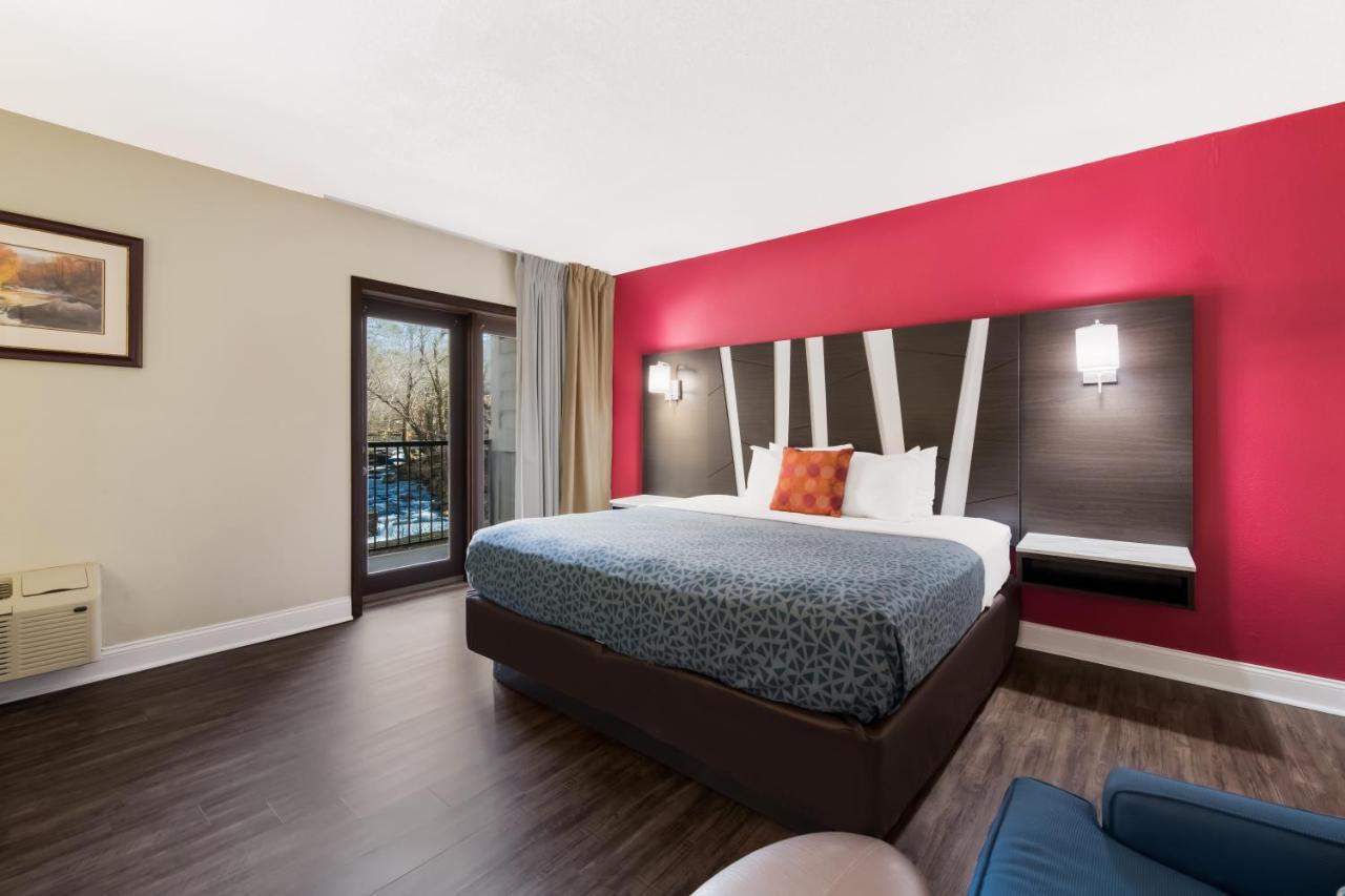 Econo Lodge Inn & Suites On The River Gatlinburg Εξωτερικό φωτογραφία