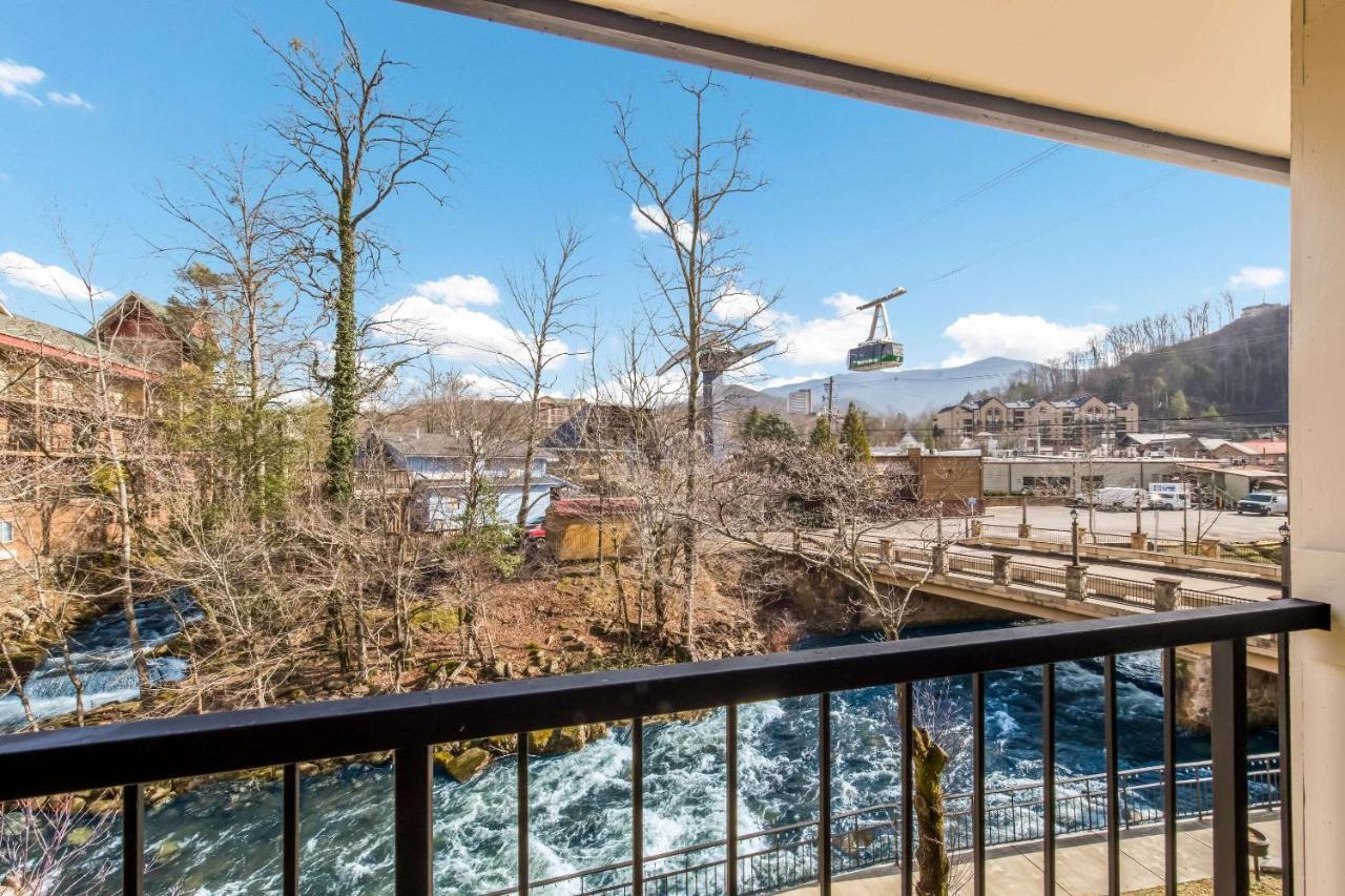 Econo Lodge Inn & Suites On The River Gatlinburg Εξωτερικό φωτογραφία