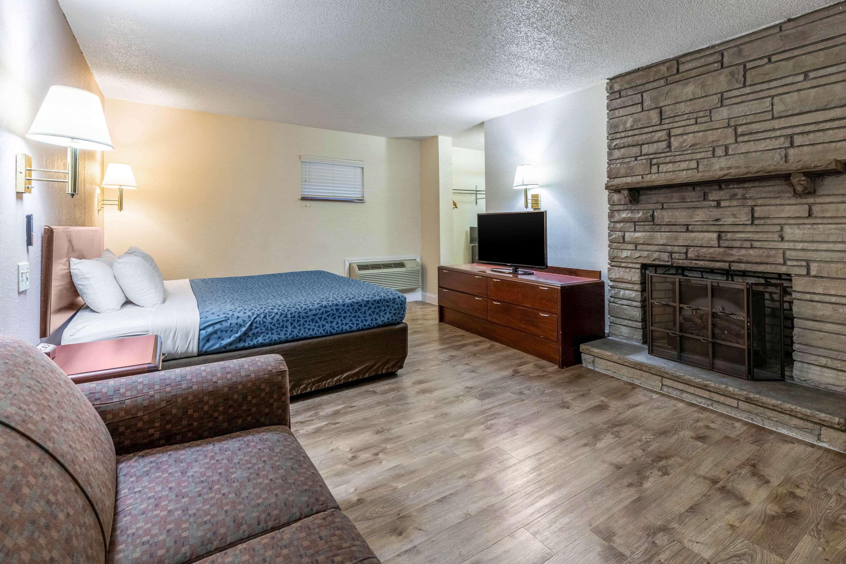 Econo Lodge Inn & Suites On The River Gatlinburg Εξωτερικό φωτογραφία