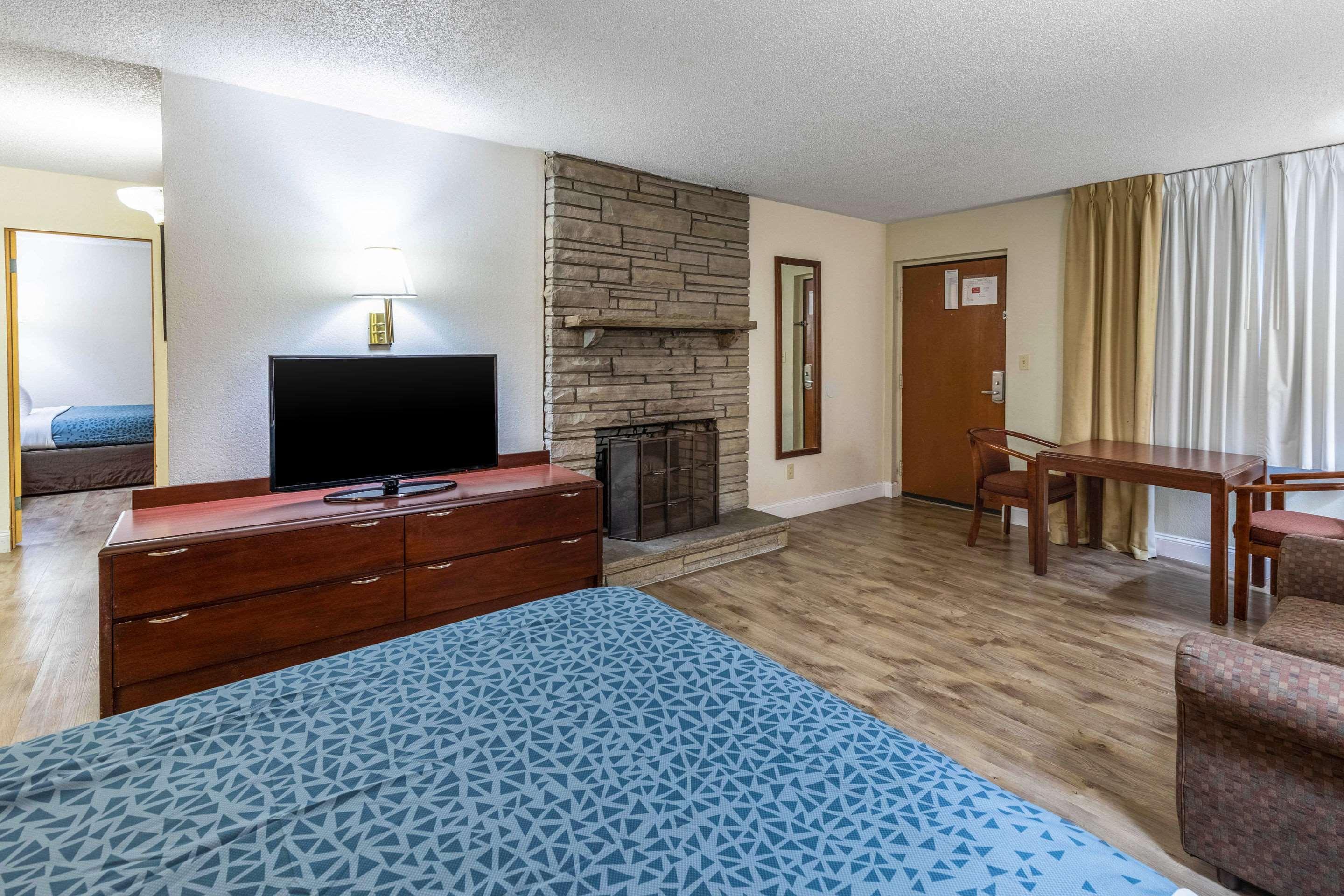 Econo Lodge Inn & Suites On The River Gatlinburg Εξωτερικό φωτογραφία