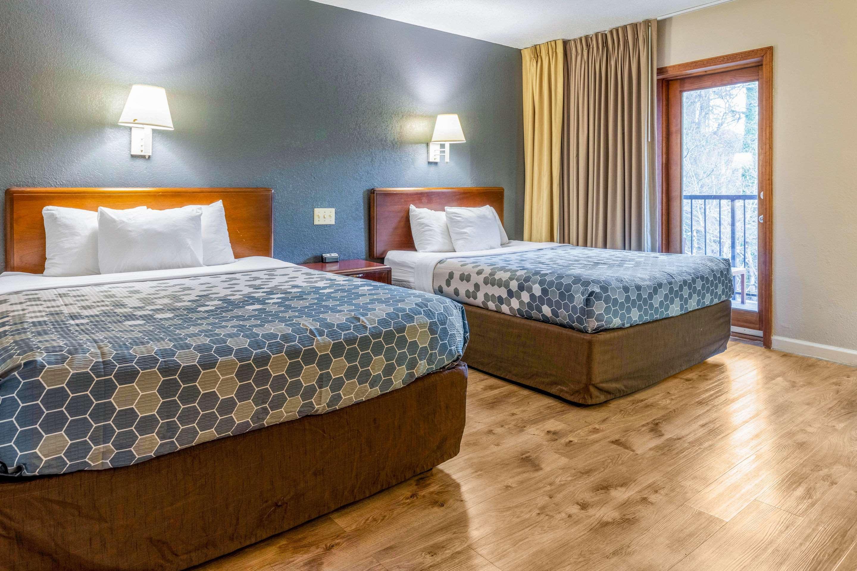 Econo Lodge Inn & Suites On The River Gatlinburg Εξωτερικό φωτογραφία
