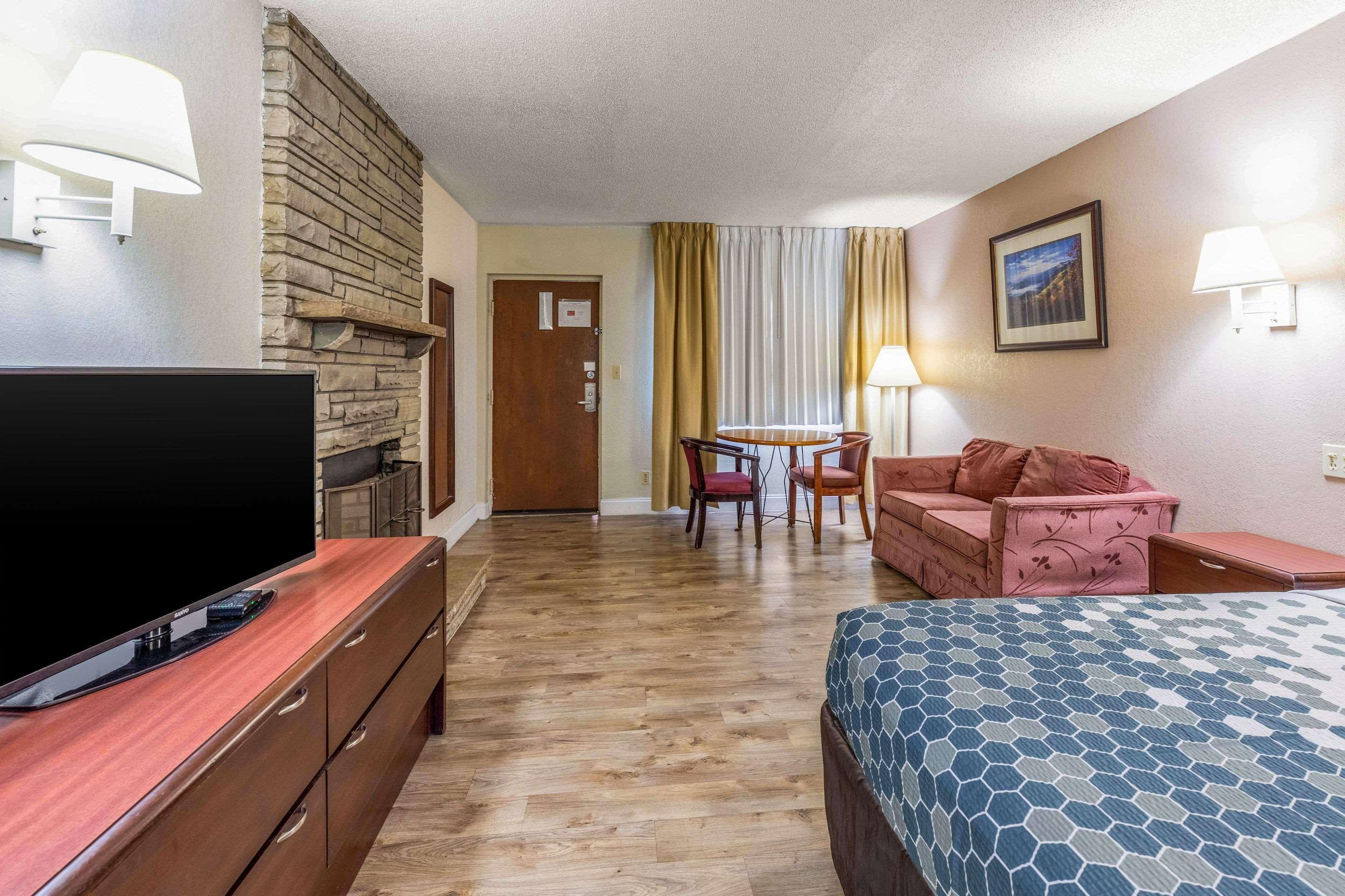 Econo Lodge Inn & Suites On The River Gatlinburg Εξωτερικό φωτογραφία
