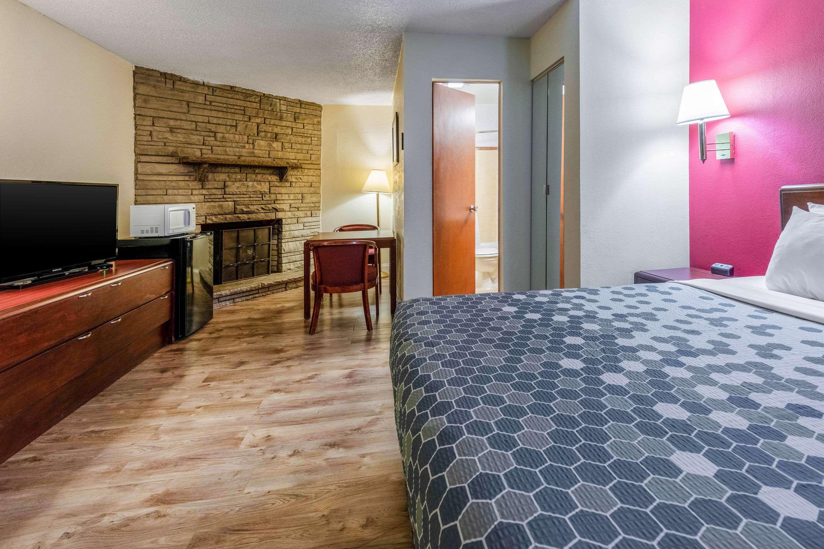 Econo Lodge Inn & Suites On The River Gatlinburg Εξωτερικό φωτογραφία