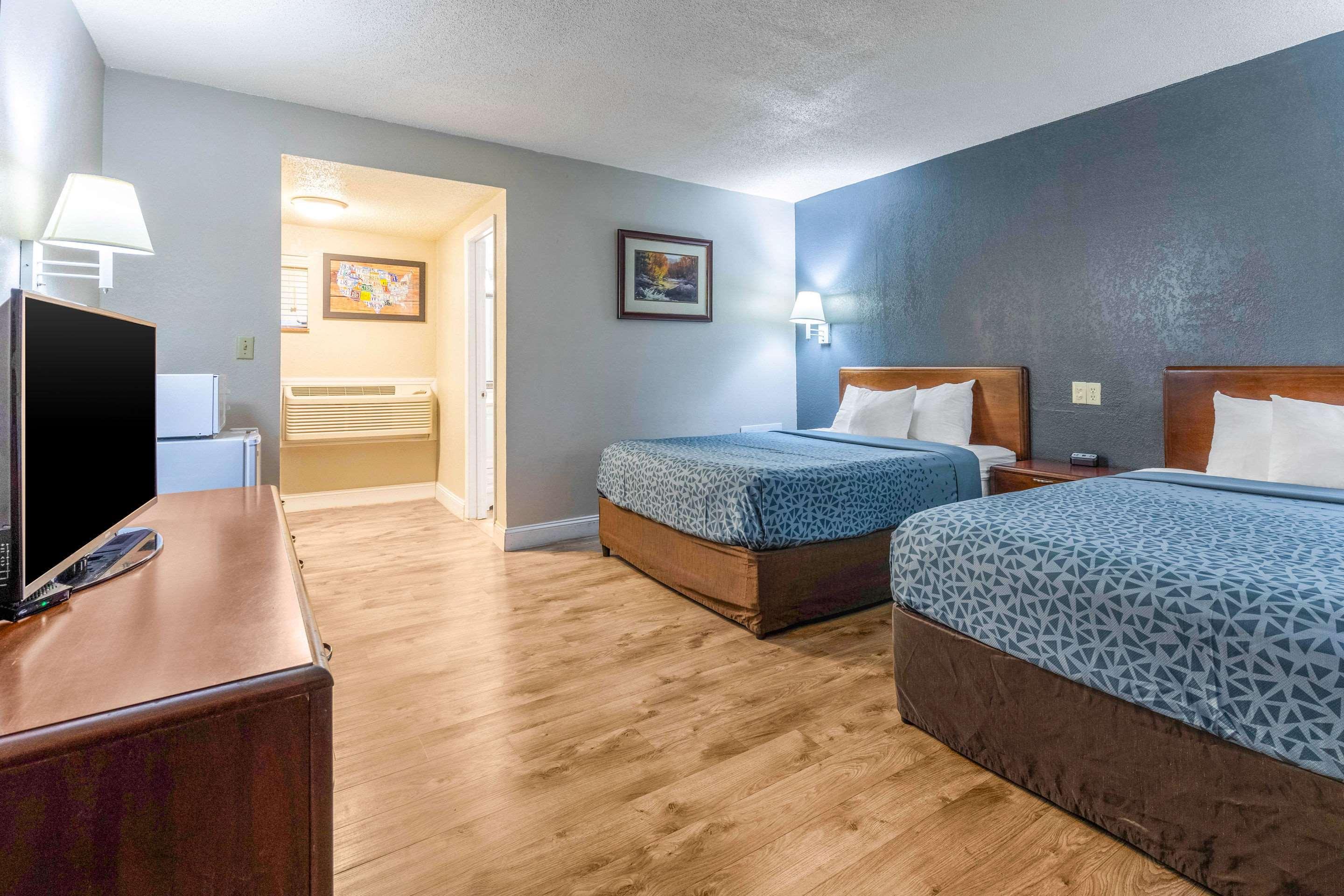 Econo Lodge Inn & Suites On The River Gatlinburg Εξωτερικό φωτογραφία