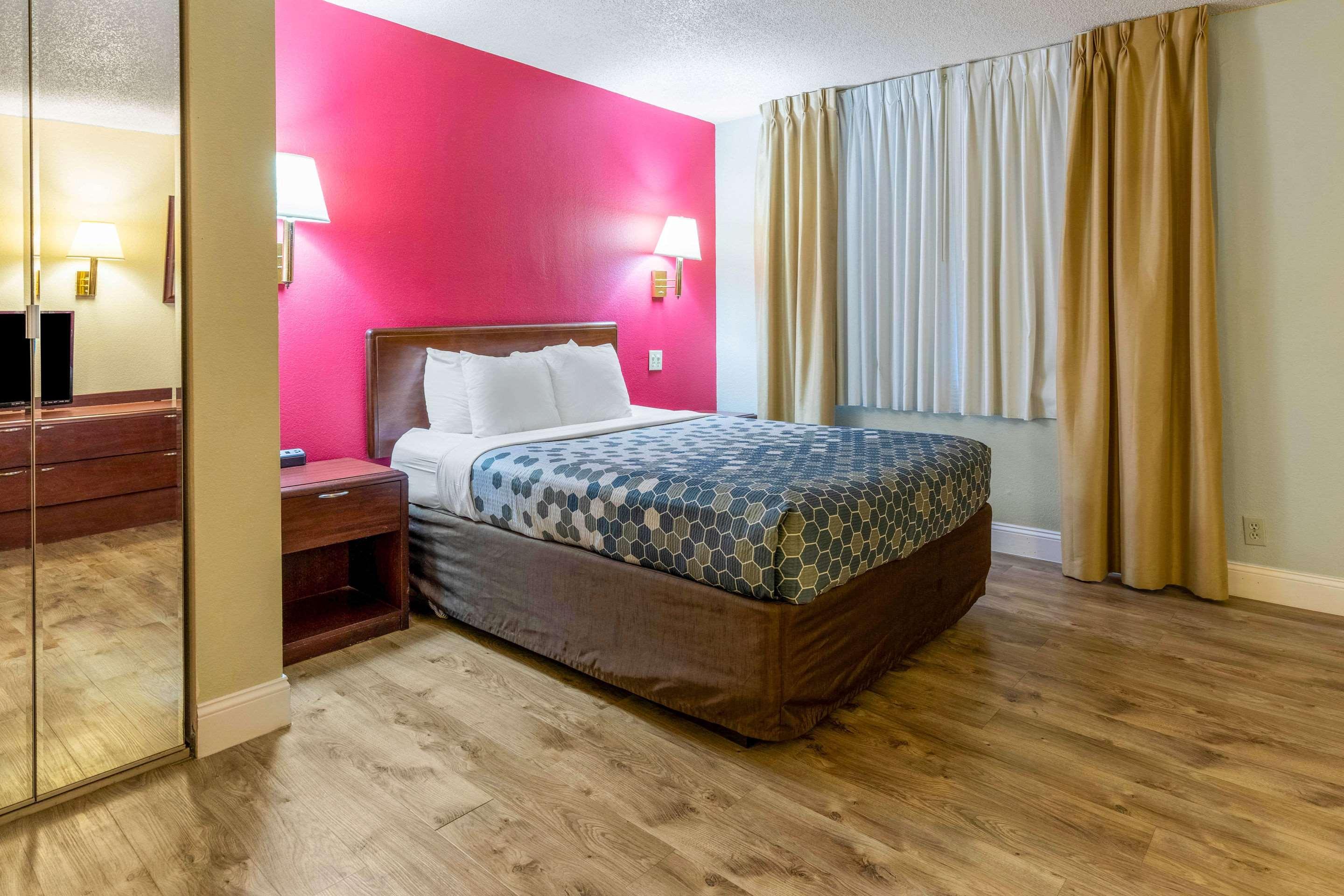 Econo Lodge Inn & Suites On The River Gatlinburg Εξωτερικό φωτογραφία