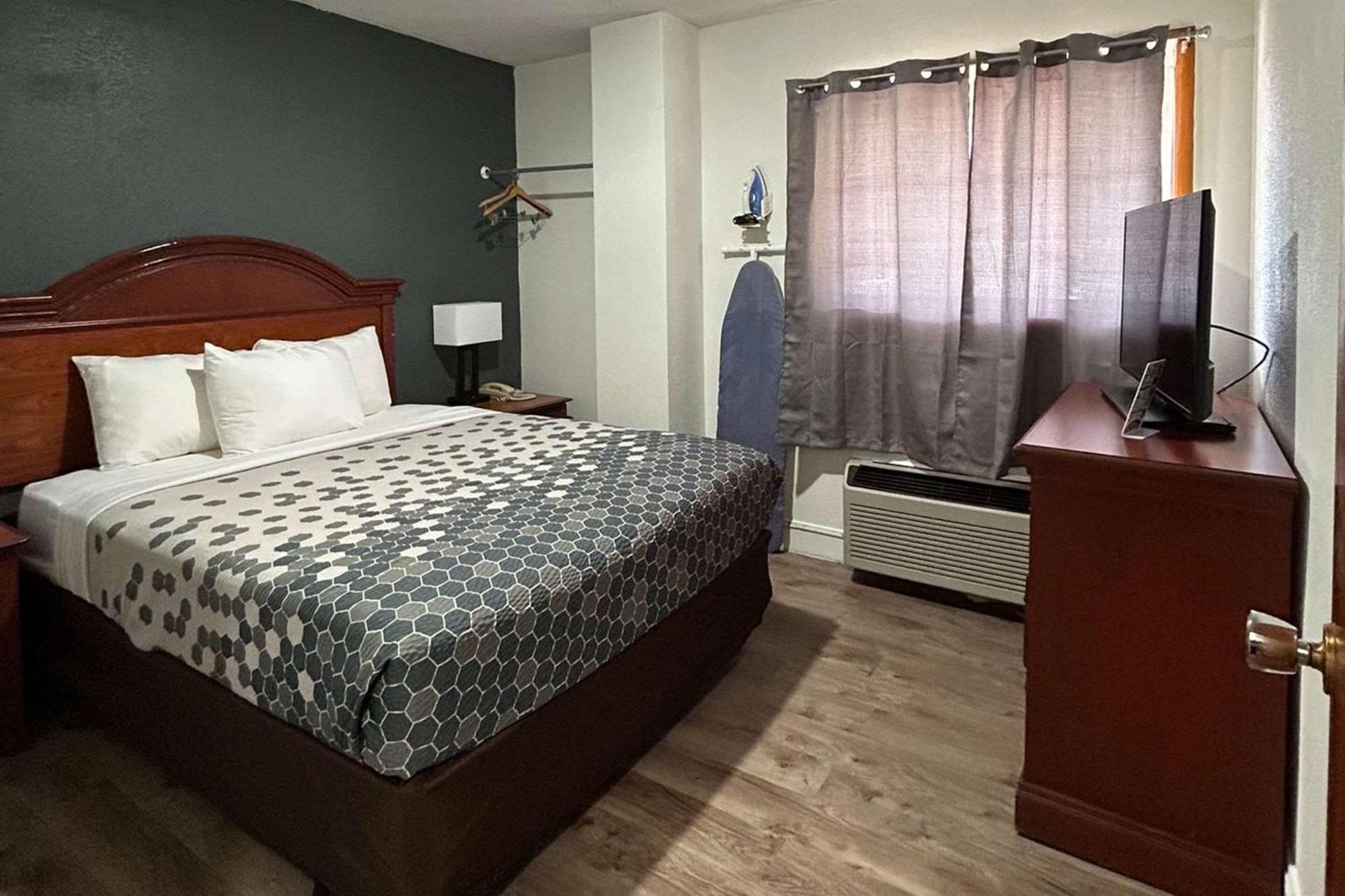 Econo Lodge Inn & Suites On The River Gatlinburg Εξωτερικό φωτογραφία
