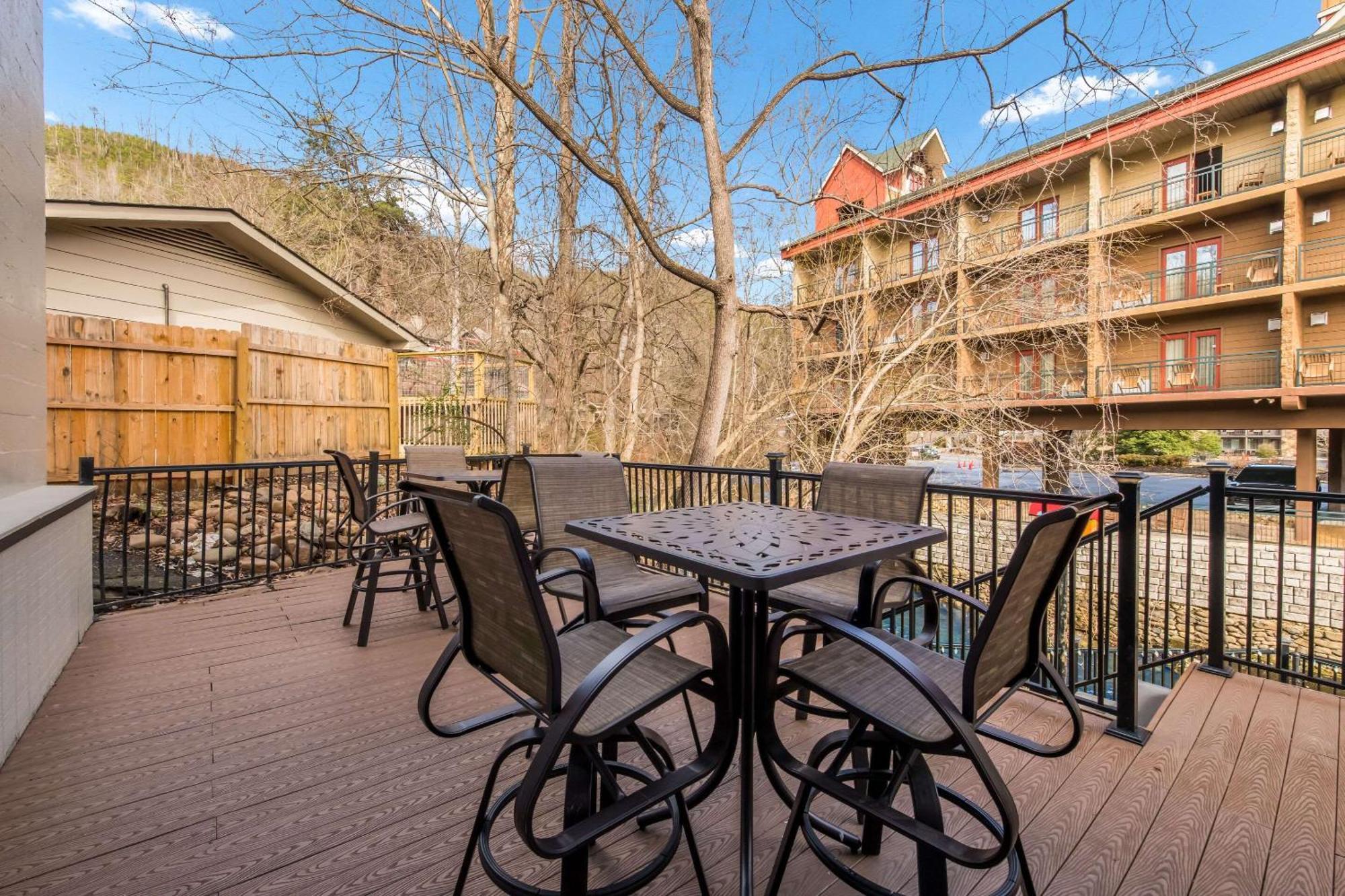 Econo Lodge Inn & Suites On The River Gatlinburg Εξωτερικό φωτογραφία