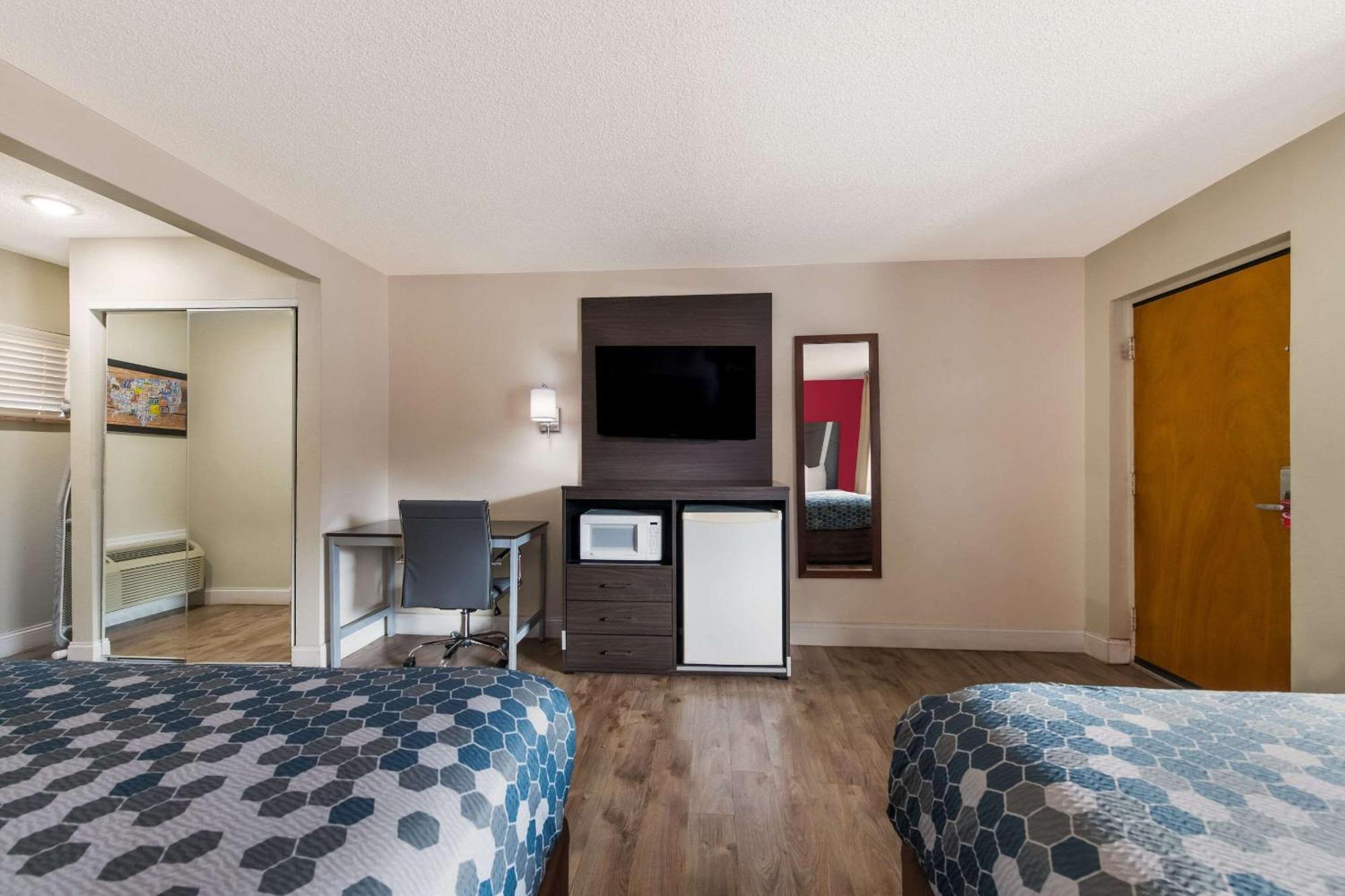 Econo Lodge Inn & Suites On The River Gatlinburg Εξωτερικό φωτογραφία