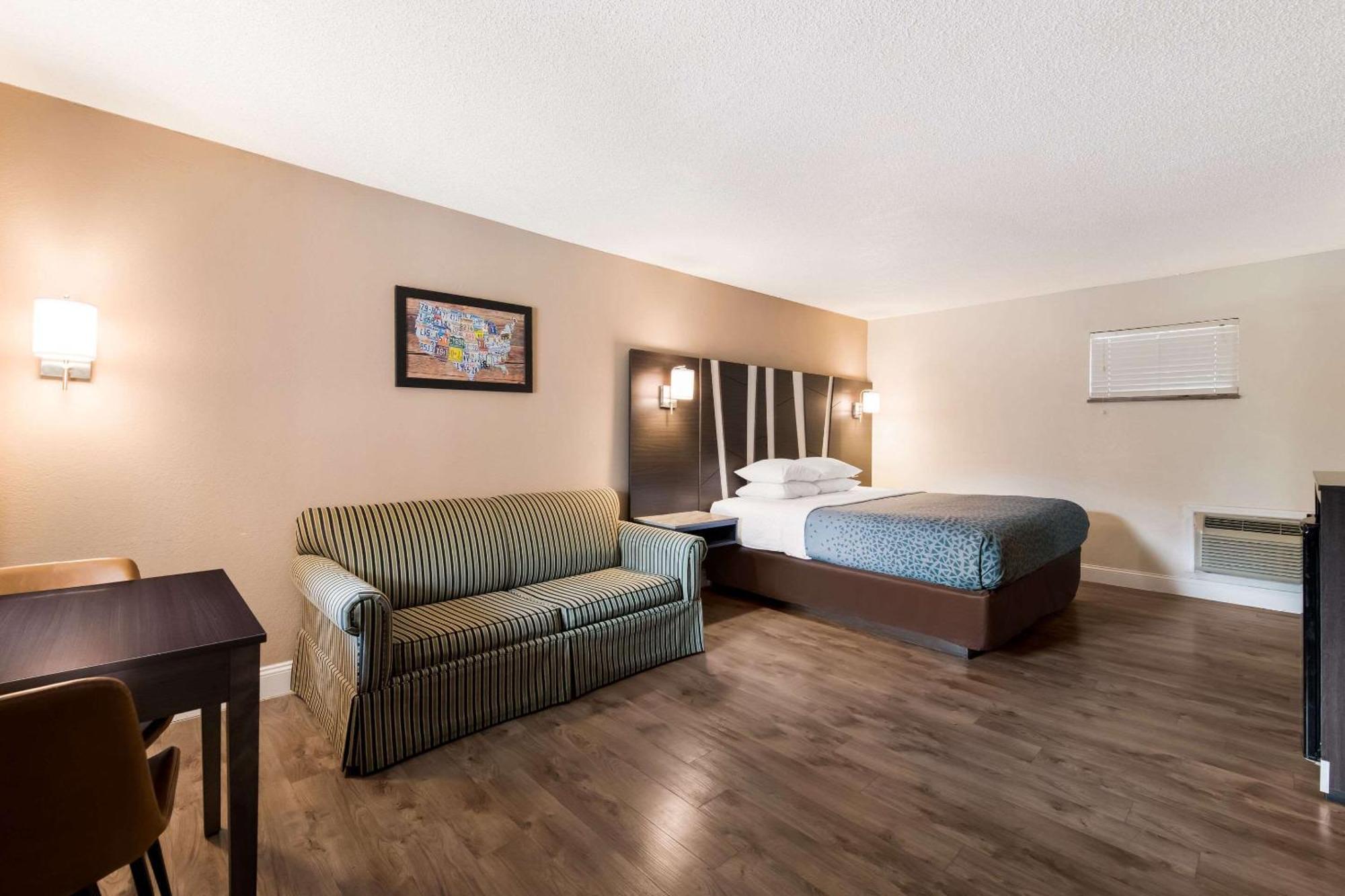 Econo Lodge Inn & Suites On The River Gatlinburg Εξωτερικό φωτογραφία
