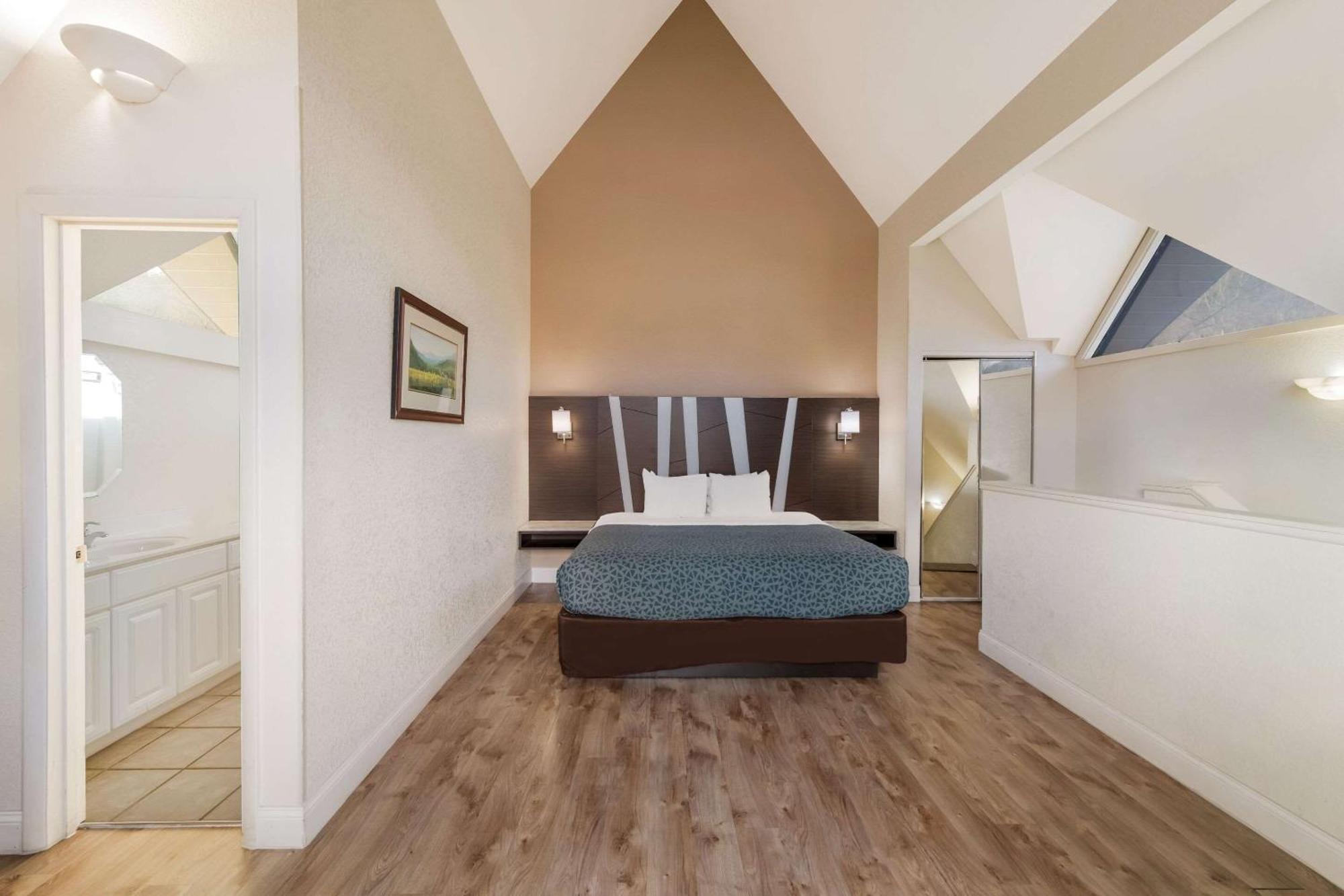 Econo Lodge Inn & Suites On The River Gatlinburg Εξωτερικό φωτογραφία