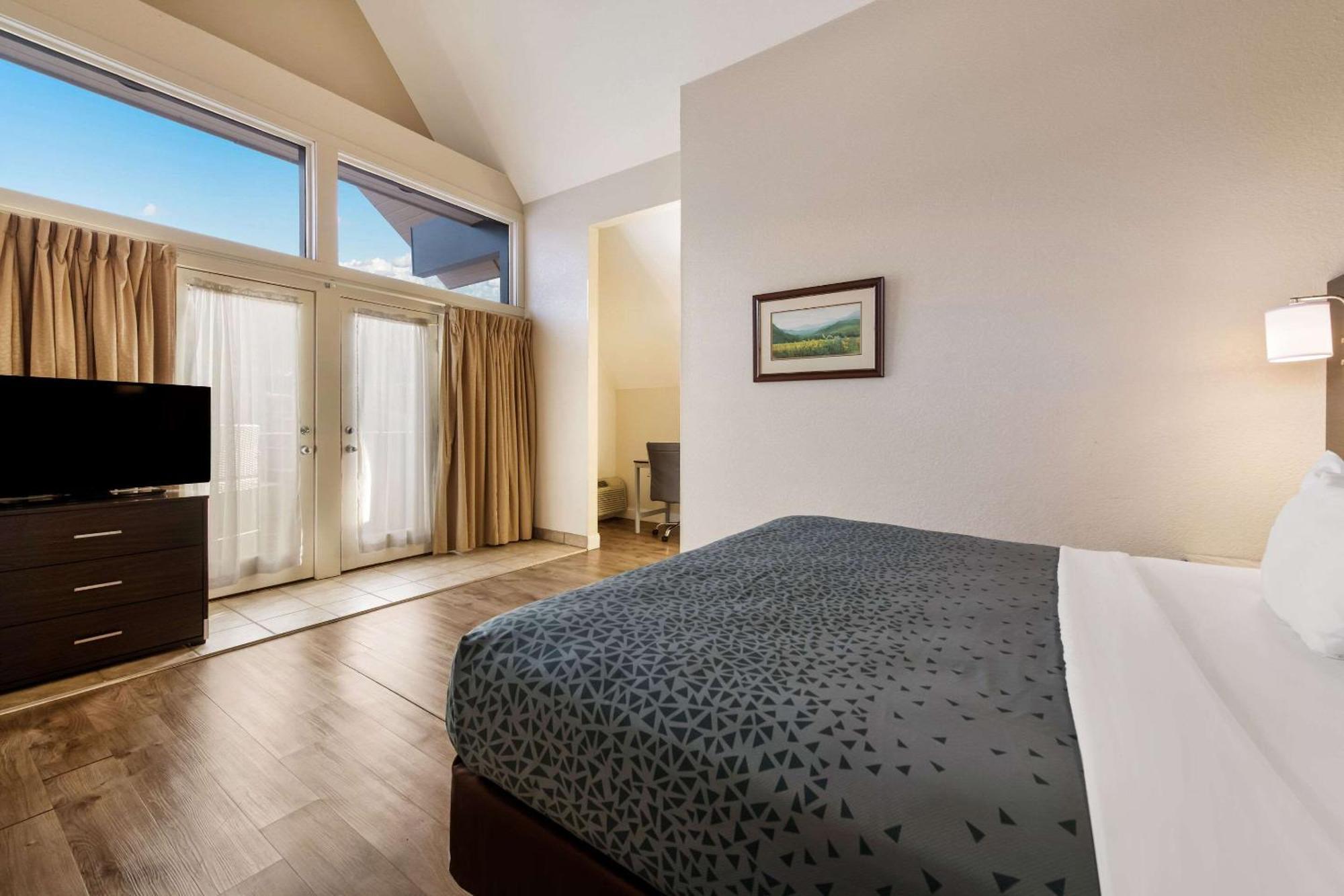 Econo Lodge Inn & Suites On The River Gatlinburg Εξωτερικό φωτογραφία
