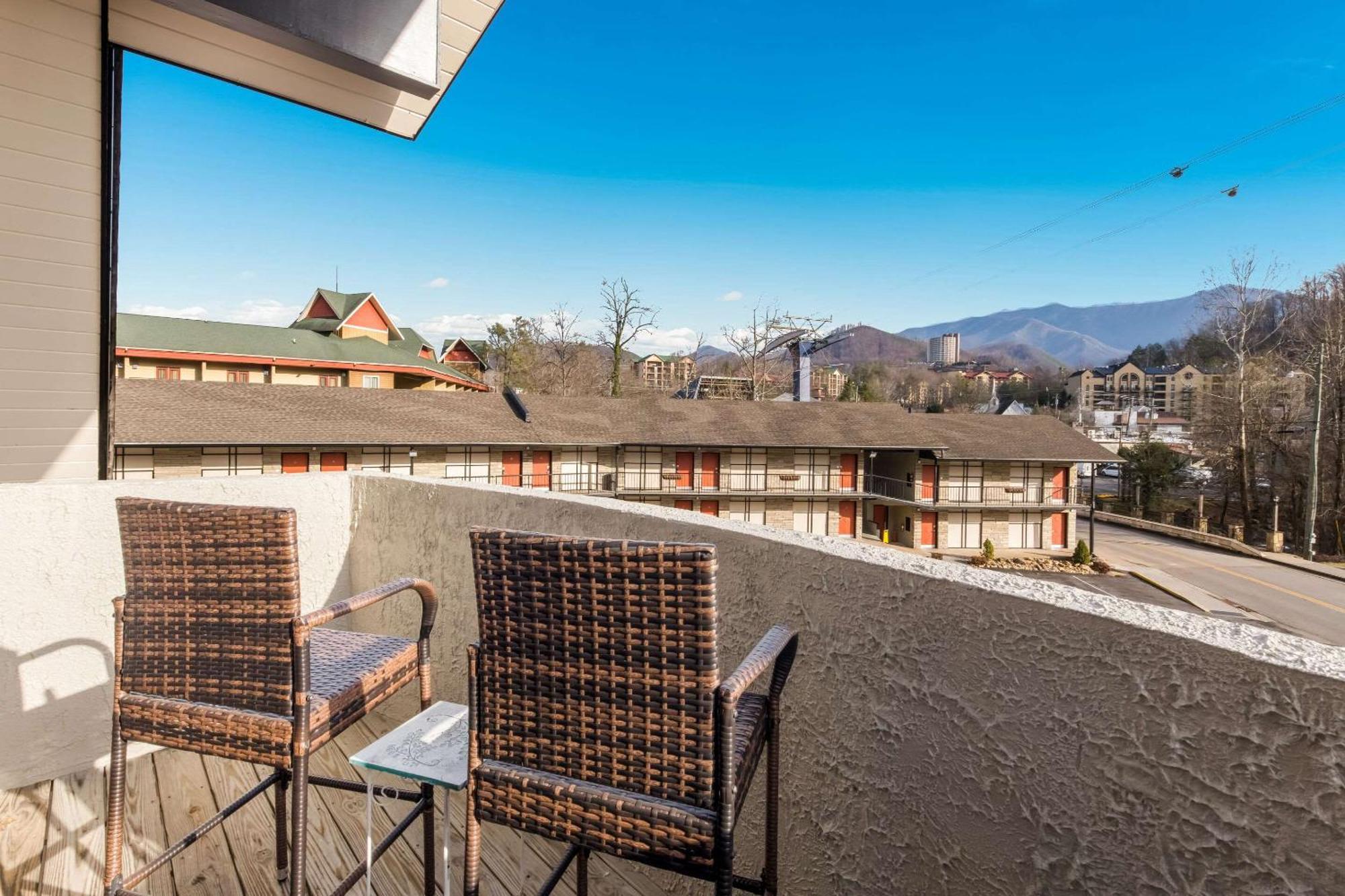Econo Lodge Inn & Suites On The River Gatlinburg Εξωτερικό φωτογραφία