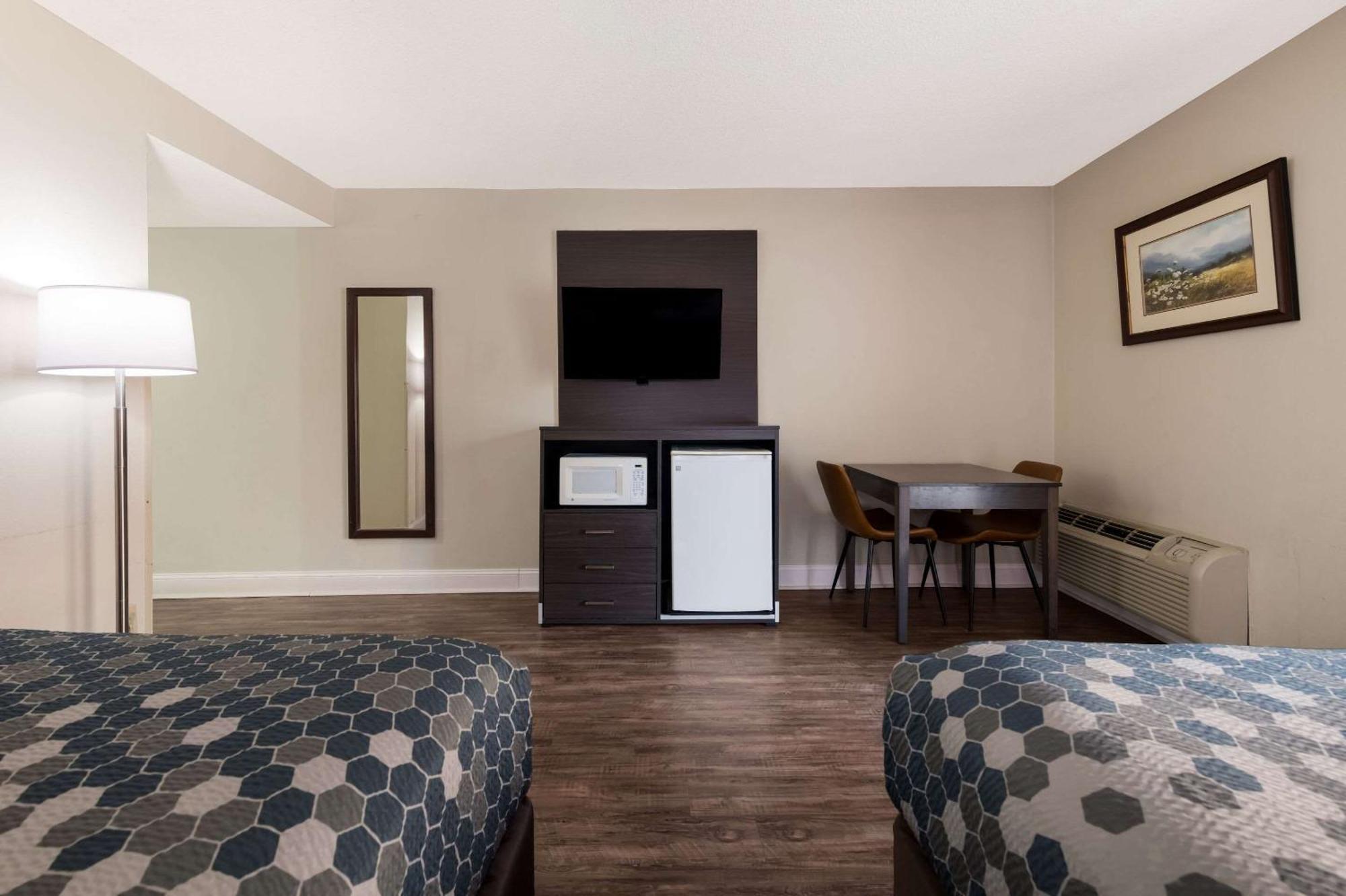 Econo Lodge Inn & Suites On The River Gatlinburg Εξωτερικό φωτογραφία