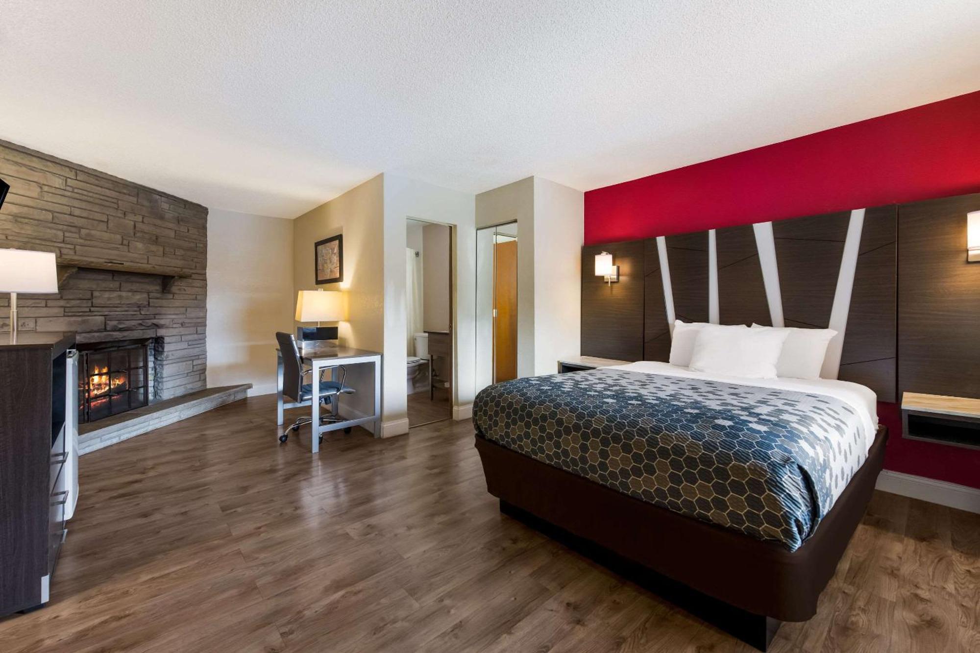 Econo Lodge Inn & Suites On The River Gatlinburg Εξωτερικό φωτογραφία