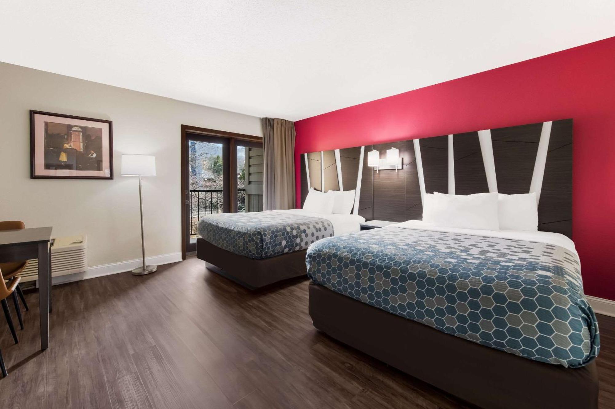 Econo Lodge Inn & Suites On The River Gatlinburg Εξωτερικό φωτογραφία