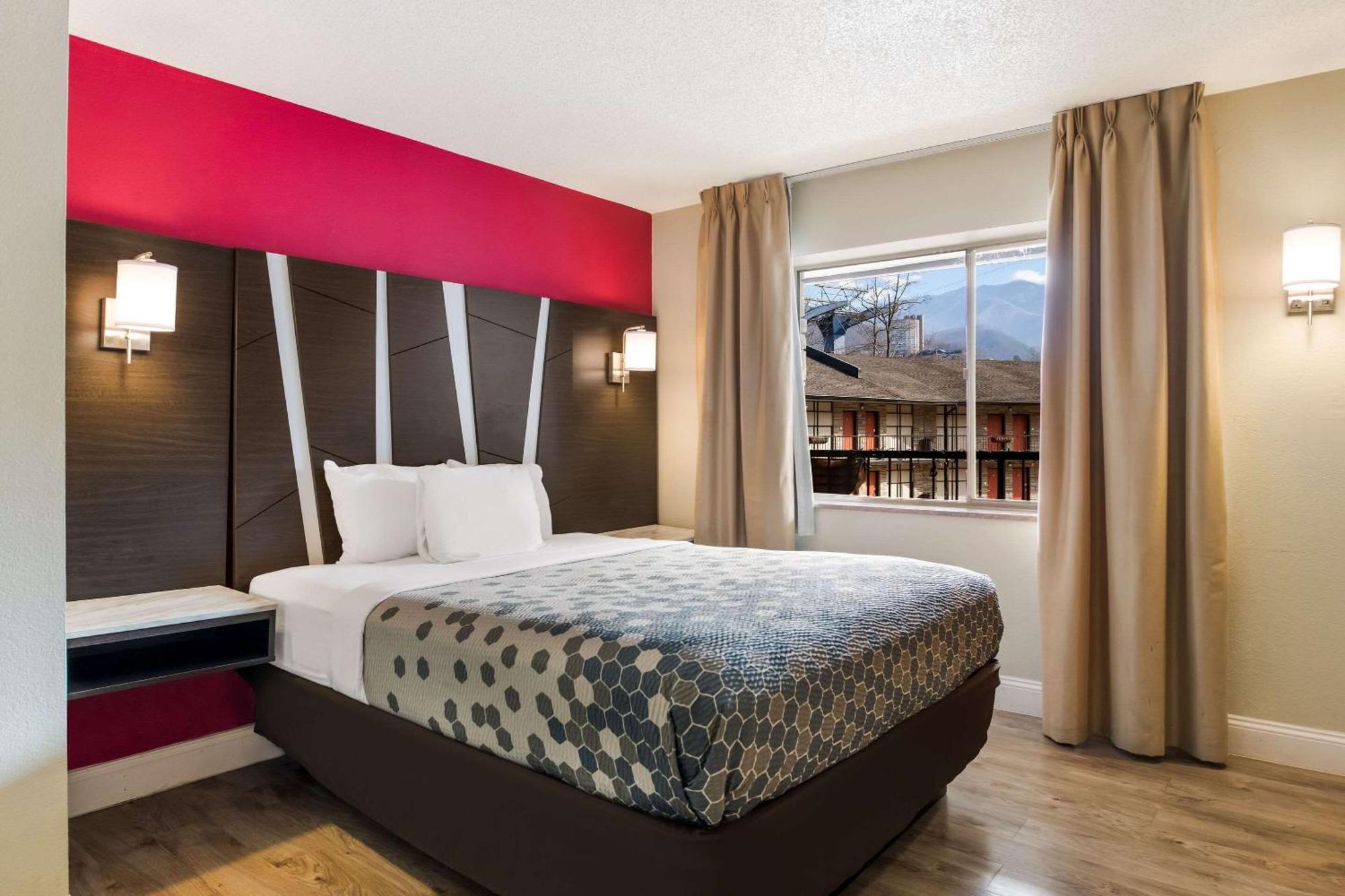 Econo Lodge Inn & Suites On The River Gatlinburg Εξωτερικό φωτογραφία