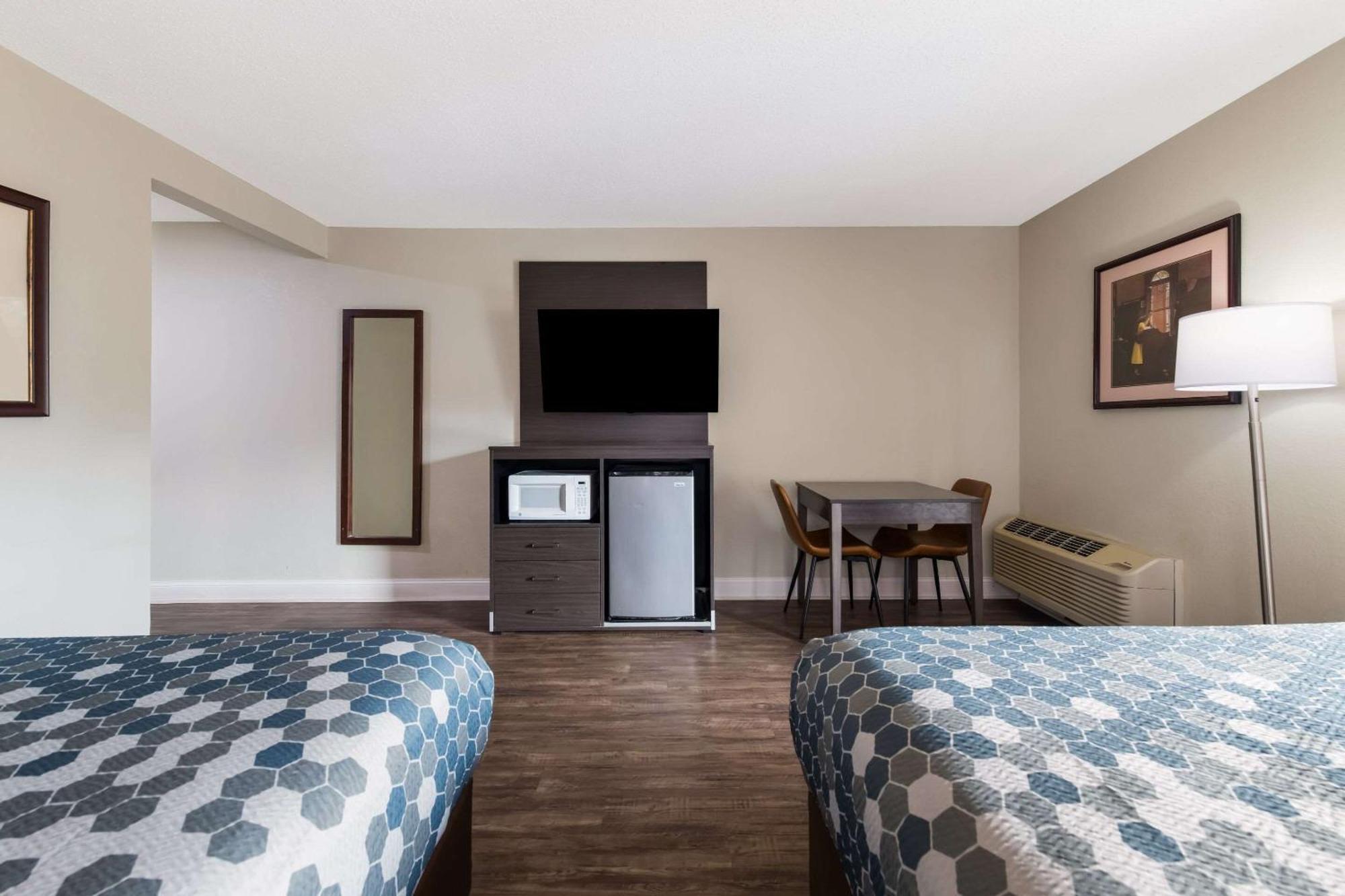 Econo Lodge Inn & Suites On The River Gatlinburg Εξωτερικό φωτογραφία