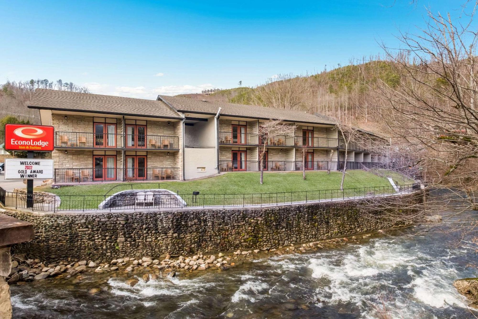 Econo Lodge Inn & Suites On The River Gatlinburg Εξωτερικό φωτογραφία