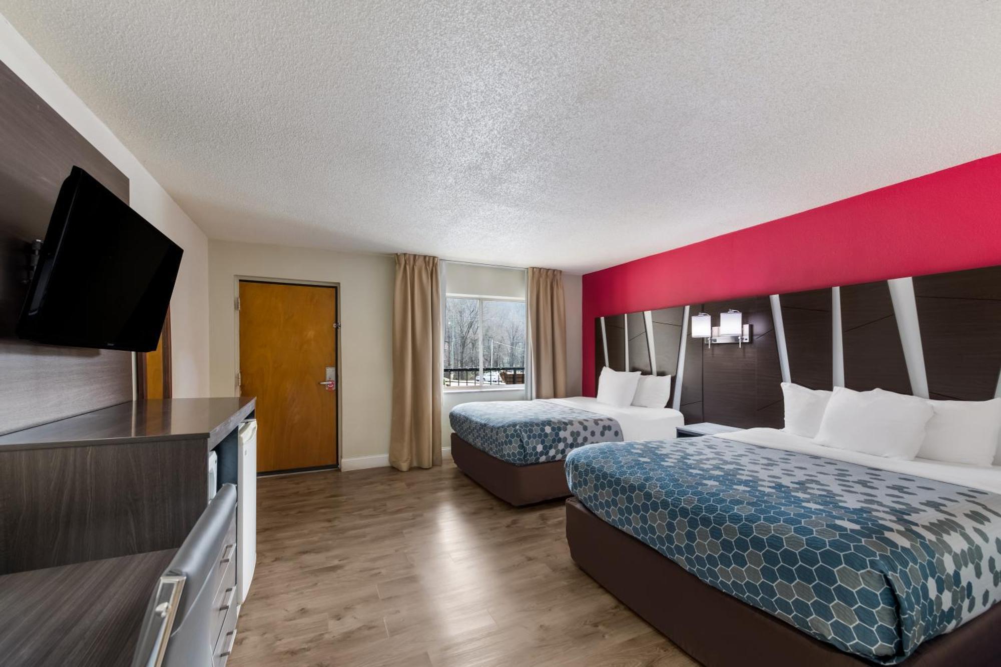 Econo Lodge Inn & Suites On The River Gatlinburg Εξωτερικό φωτογραφία
