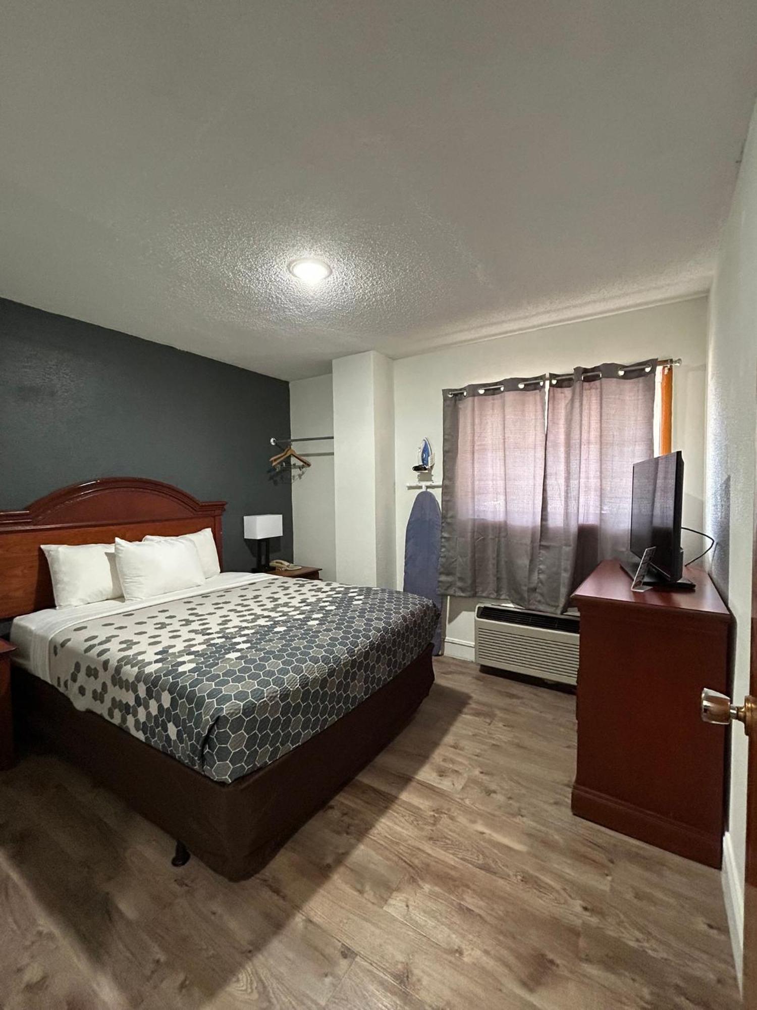 Econo Lodge Inn & Suites On The River Gatlinburg Εξωτερικό φωτογραφία